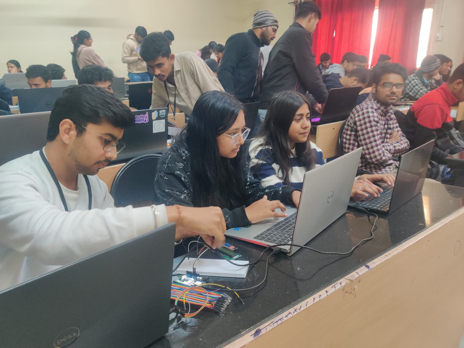 Students learning coding and electronics through practical INNVERSE activities